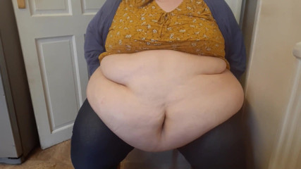 SSBBWLadyBrads: Awek montel super saiz bermain perut & bergoyang