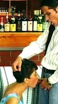 Prolasso bocciolo di rosa gocciolante piscio in Bar