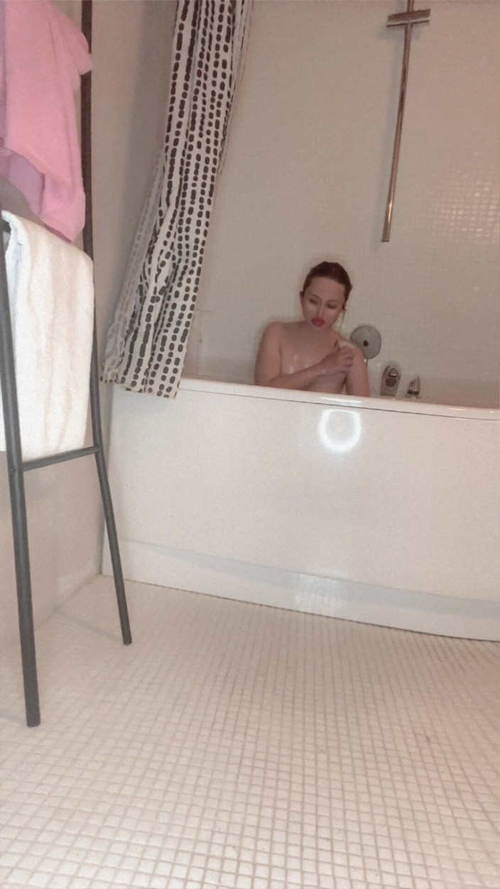 FinDom Goaldigger: 不戴眼镜的淋浴第二部分。