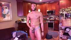 Kennie Jai: Striptease! Kennie Jai strippar och kommer åt dig!