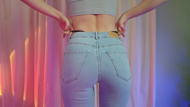 petitesubkitten: 从紧身牛仔裤中脱光衣服的红发女郎