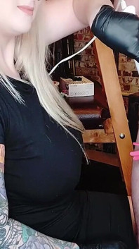 Pince sa bite pour arrêter le sperme