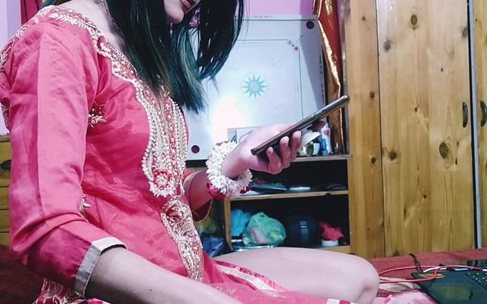 Bolly Karma: Hot miLF fuma prima di succhiare il cazzo