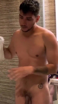 La mia ex e la mia amica fanno un bagno insieme