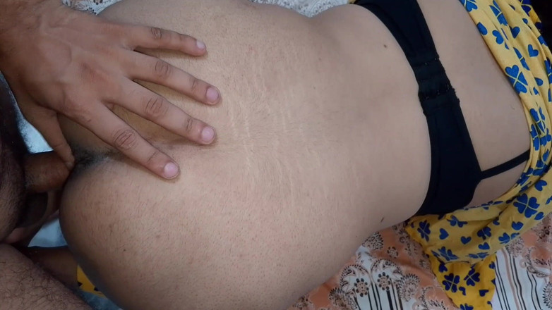 QueenbeautyQB: La sexy india ha intenzionalmente mostrato il suo spogliarello reggiseno...