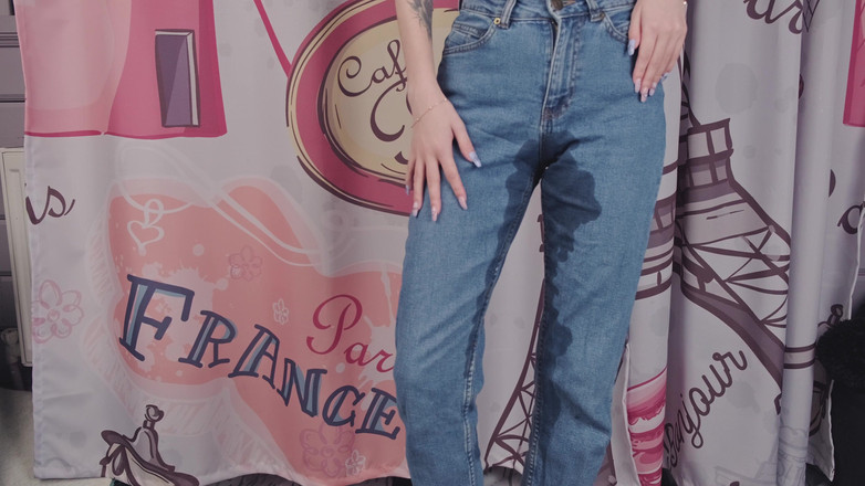 Eva Deva: Eva čůrala do džín, zvlhla je