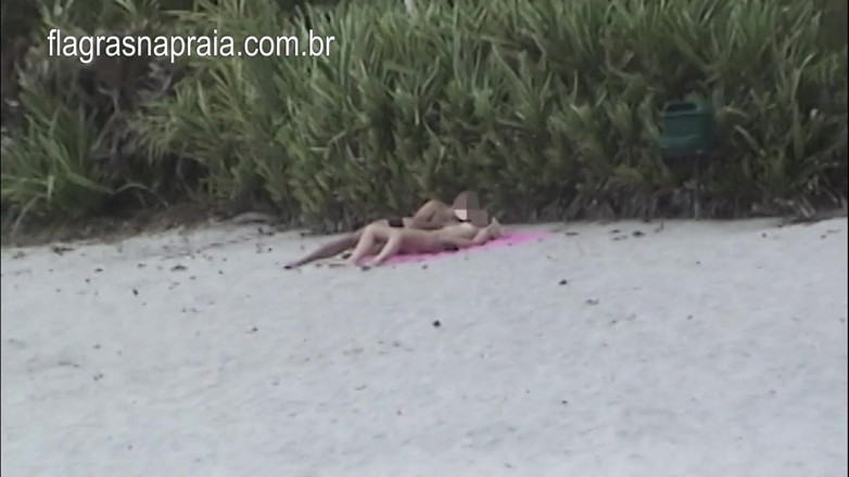 Amateurs videos: Shameless couple try to have sex on the beach near...