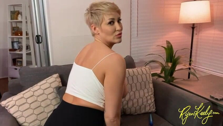 RyanKeely: Suja milf espanca sua bunda e gozada - Ryan Keely