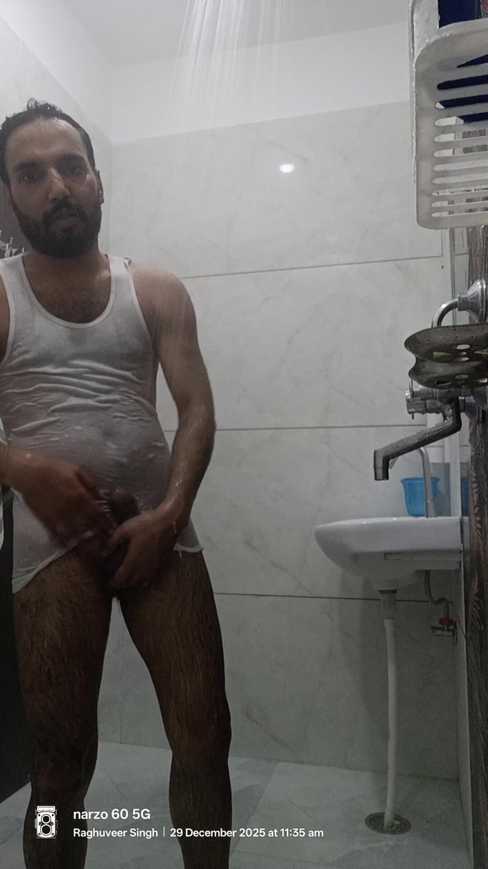 Rajasthani-old-lover: 男人享受淋浴