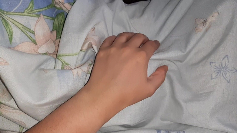 Lesbian-candys: Eu me revezando brincando com as xoxotas dos meus vizinhos...