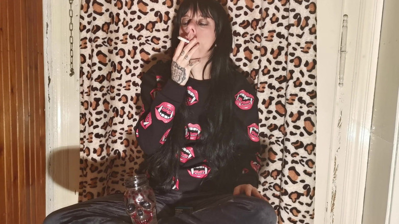 Beth Kinky: Smokint paní v zákulisí