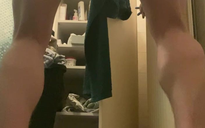 House mate: Chàng trai đi tiểu quần và đụ lỗ đít của chính mình