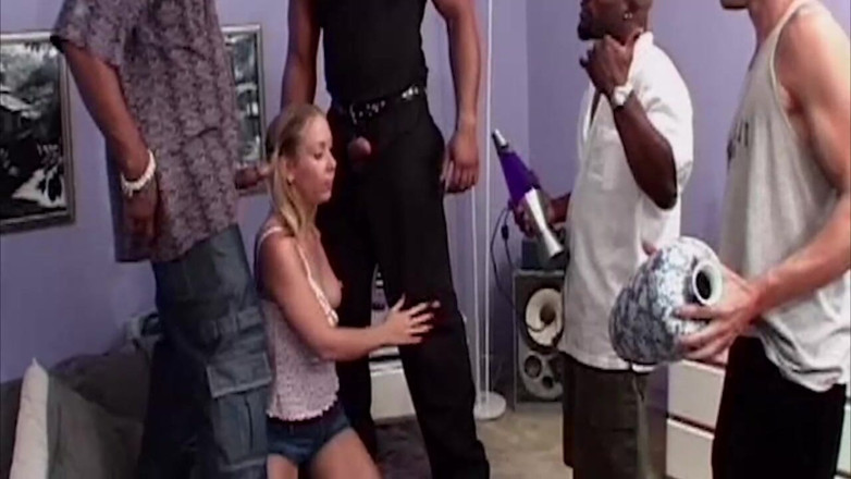 TRASHPORN: 거대한 흑인 대물 자지를 빨고 따먹는 금발 밀프 Julie
