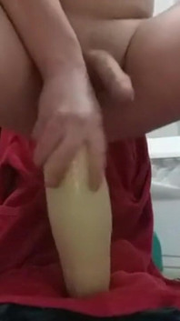 Dildo gigantesco nel mio buco