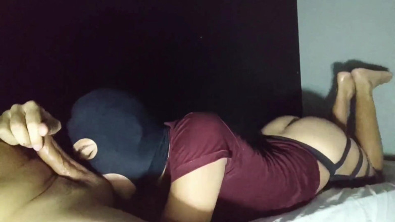 MiguellTrajano: Ex bbb se calienta en el repartidor de culo del...