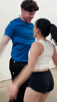 Vídeo Completo - Treinando Seus Músculos E Buracos Da Esposa - Cliff Media Productions