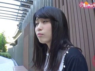 Asian happy ending: Japońska nastolatka przeprowadziła wywiady na ulicach