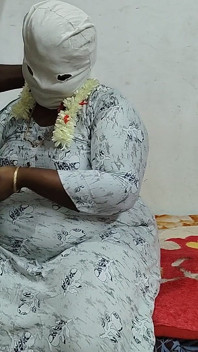 Makcik India berkongkek keras dalam pepek zakar hitam besar