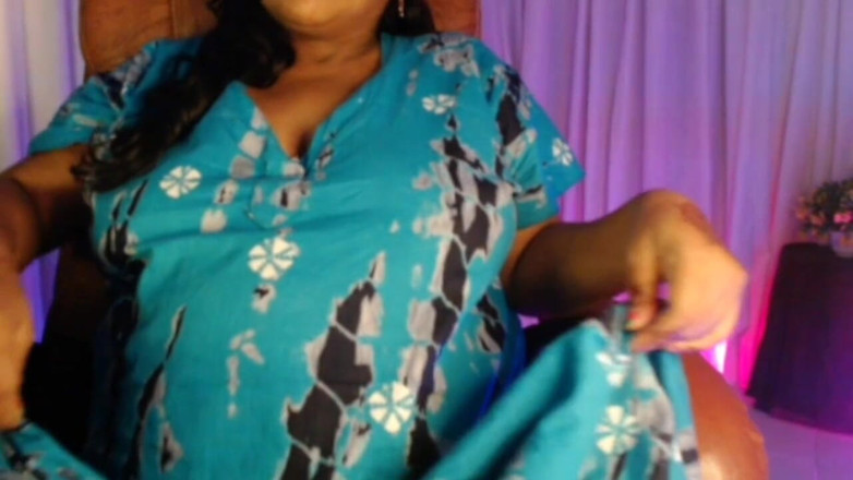 HotGirl21: Embarazada madrastra con dedos en el culo y coño mojado...