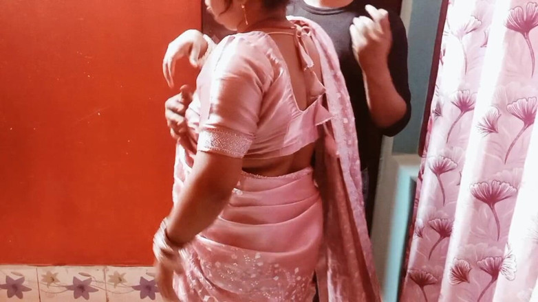 Manjushukla: Bhabhi India yang sangat cantik telah mengisap.