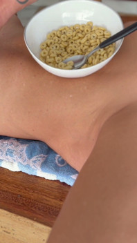Sperma hangat dari ranjang dan sarapan pagi ini!