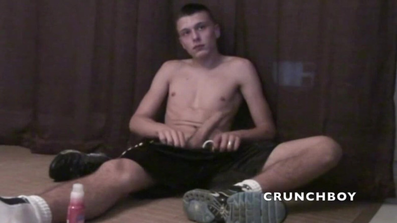 Sneaker gay: Amator solo z trampkami upokarzających do szarpnięcia