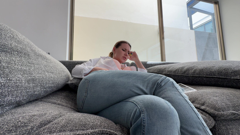 Mrs Peachesxx: Pequeno homem silenciosamente preso à minha bunda gigante e recebendo uma...
