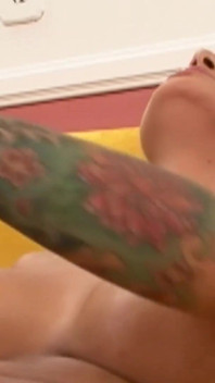 Přišla pozdě na pracovní pohovor a najednou dostala práci pro hardcore porno