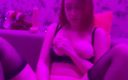 WhoreHouse: Fată roșcată se masturbează și suge vibratorul