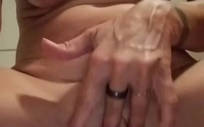 XhellllehX: Masturbace v koupelně