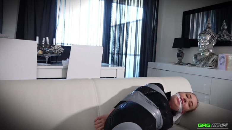 Gag Attack: Aubrey - catsuit crook registrato