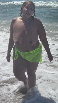 Culo grasso naturale - gambe grosse provocanti - grandi tette areolas - perizoma - capelli bagnati - spiaggia - perizoma culo grosso - latina - donne portoricane