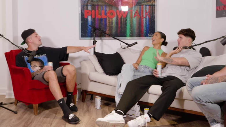 Pillow Talk: Cam Holmes on, l avec Emily Faye Miller