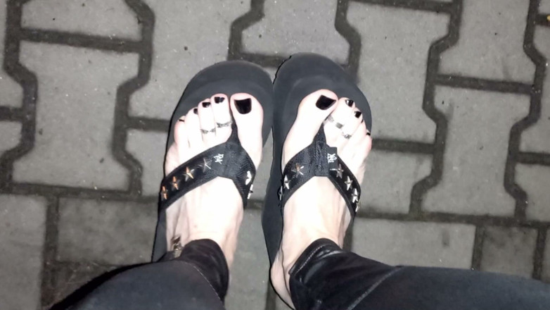 Heelex: Sexy Feet Lover on a Night Stroll