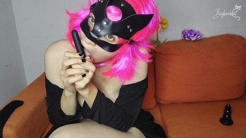 BigBoobCat: Experimentează-mi țâțele naturale mari în timp ce mă masturbez cu masca mea...