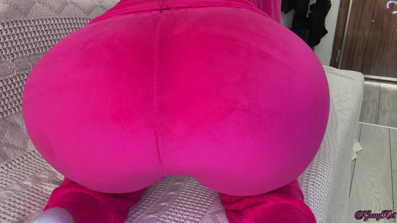 GassyKat: Rosa trainingsanzug stinkender furz
