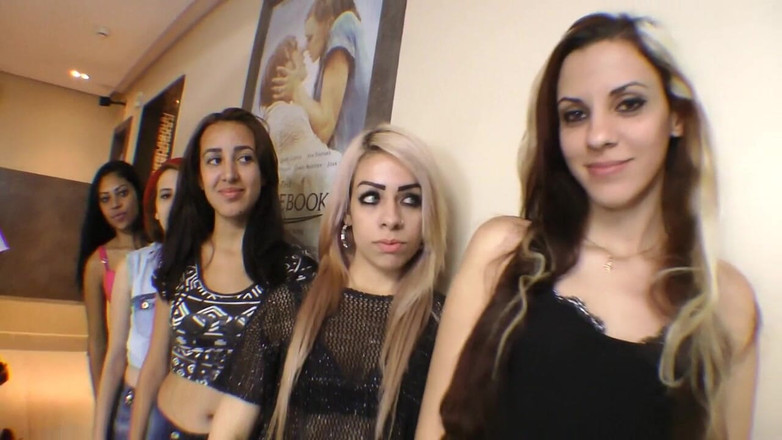 FetishKing: Concours de baisers lesbiens - qui est le meilleur baiser - Brazilia...