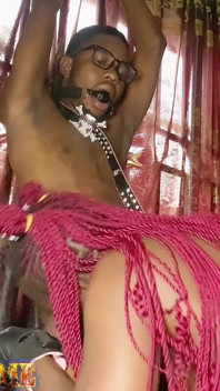 Mẹ kế của tôi thích làm tình bdsm, cô ấy trừng phạt tôi vì là một con trai riêng hư hỏng