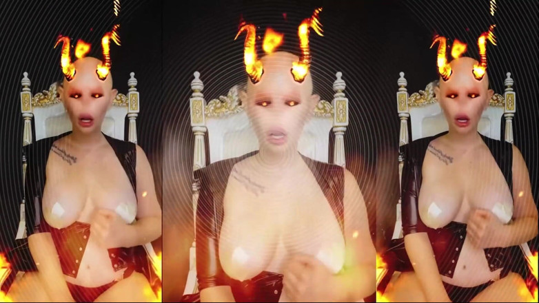 Goddess Misha Goldy: Sono la tua lussuriosa nuova religione e nuovo Dio oscuro...