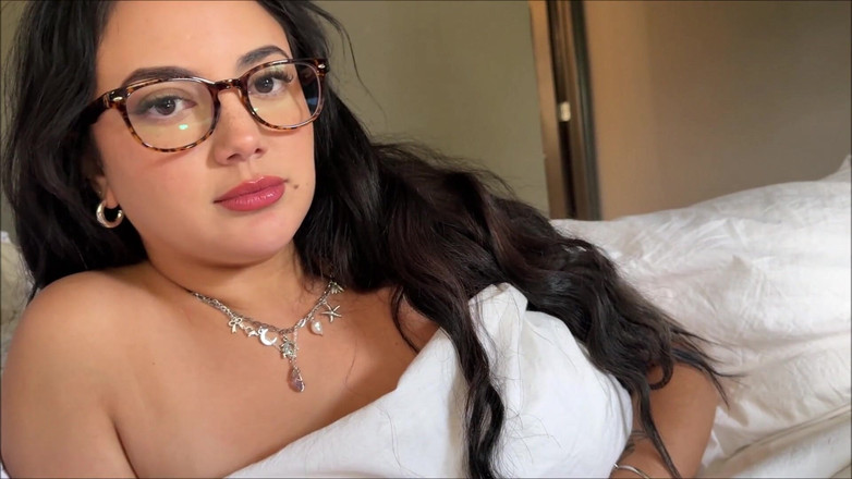 Alex Adams: Sora vitregă mare împarte patul în vacanța din Miami - Nika Venom