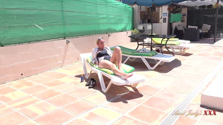 Aunt Judy's XXX: AuntjudysXXX - milf tettona keira scopa il ragazzo della piscina