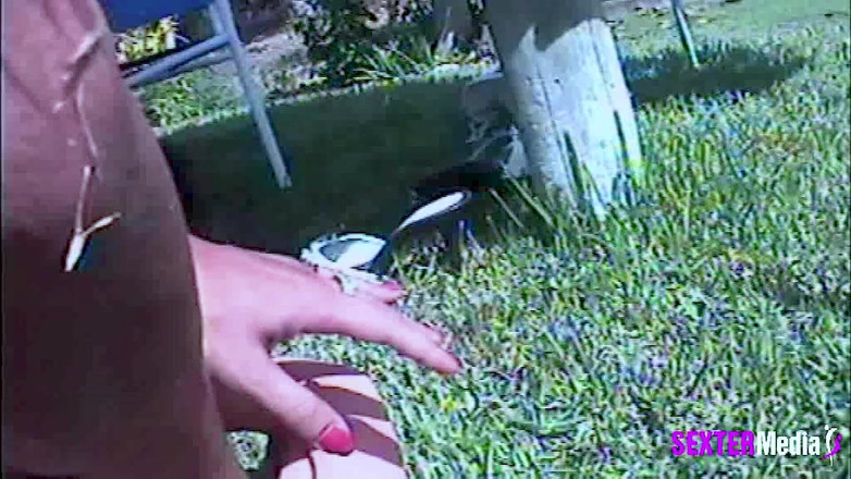 Sextermedia by Pete: Racy, dunkelhaarige MILF - geil am pool gefickt