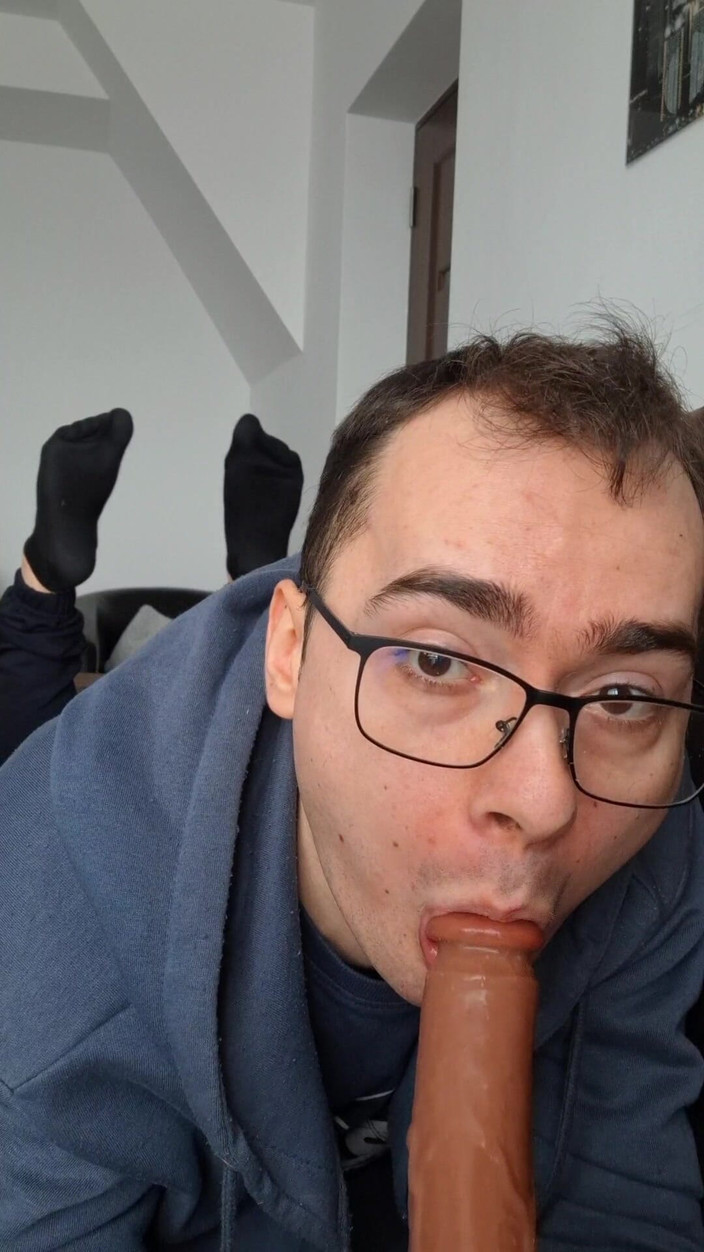 The college boy: Succhiare il tuo cazzo fino a quando non mi sborre...