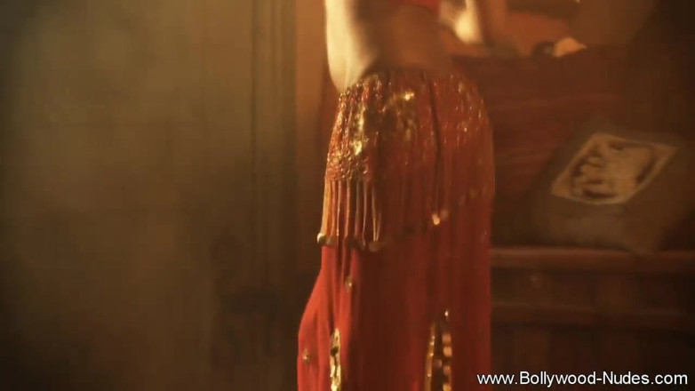 Bollywood Nudes: Hot indian babe show us her amazing body