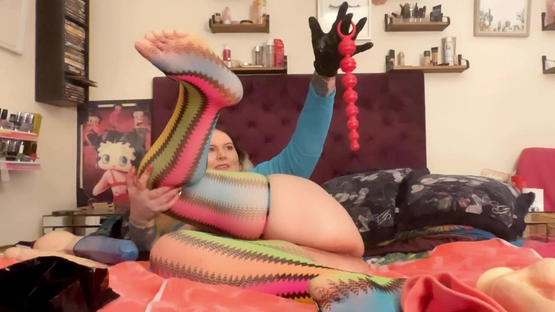 MissFFW: Grandota juega con su culo usando múltiples juguetes