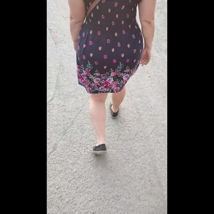 LicenciadaAnn: Ich treffe eine reife frau in einem Minirock auf der...