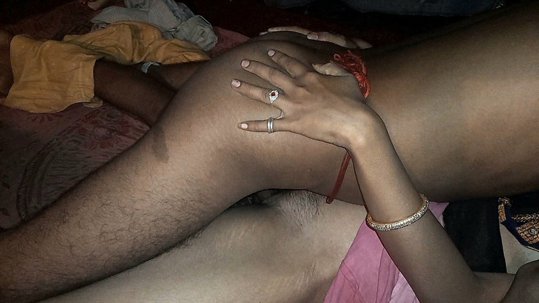 Hot bhabi gold: Iubita indiană de la sat se fute