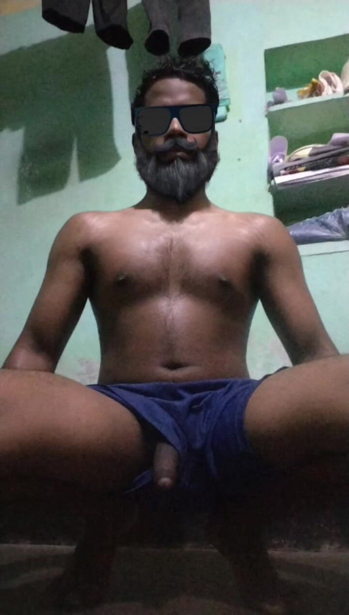 Desi Tits: Desi muž poprvé