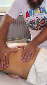 Tschechische Touristische MILF Von Türkischem Mann Mit Riesigem Schwanz Im Massageraum Gefickt