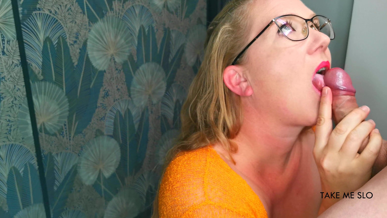 TakeMeSlo: Neočekávám tolik spermatu - POV kouření a výstřik na obličej